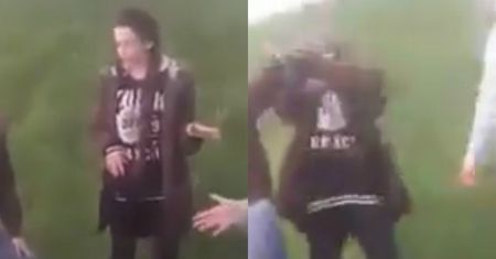 W sieci pojawiło się kolejne nagranie. Biją ją i wyzywają "Przepraszaj na kolanach!"