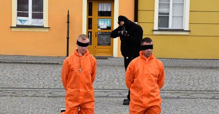 Młodzież Wszechpolska zrobiła happening o uchodźcach. Był tylko jeden problem