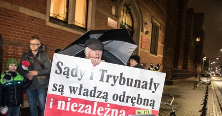 Niemieccy sędziowie: KE nie powinna odpuścić Polsce