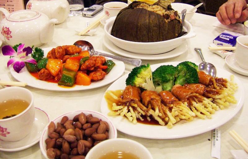 Zatrucia pokarmowe. Tych produktów lepiej unikać