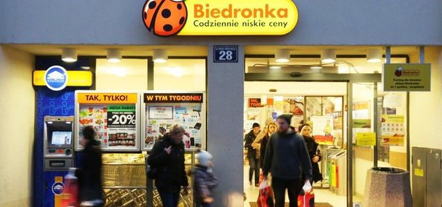 W Wielką Sobotę sklepy czynne dużo krócej. Biedronka i Lidl tylko do 16