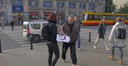 Portret Wałęsy rozdawany na ulicach. Trafił w ręce tysięcy przechodniów