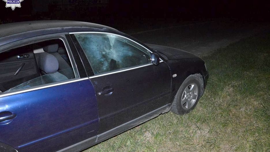 Pasażer volkswagena z urazem dłoni został przewieziony do szpitala