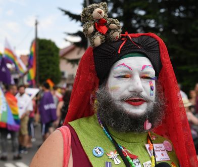 Marsz Równości w Rzeszowie. Demonstranci obrzuceni jajkami