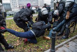 Policja użyła siły. Uczestnicy manifestacji przy trasie Marszu Niepodległości na komisariacie