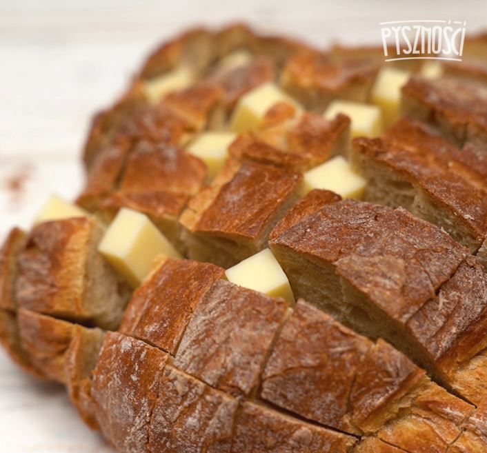 Bochenek chleba z serem- Pyszności