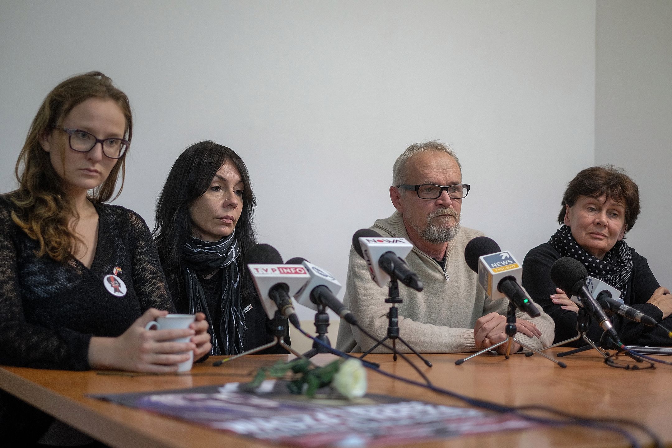 Warszawa, 12.11.2017. Od lewej: Zofia Marciniak, Ewa Błaszczyk, Paweł Kasprzak i Ewa Trojanowska podczas konferencji Obywateli RP, 12 bm. w Warszawie. Konferencja dotyczyła przemocy uczestników tzw. Marszu Niepodległości 