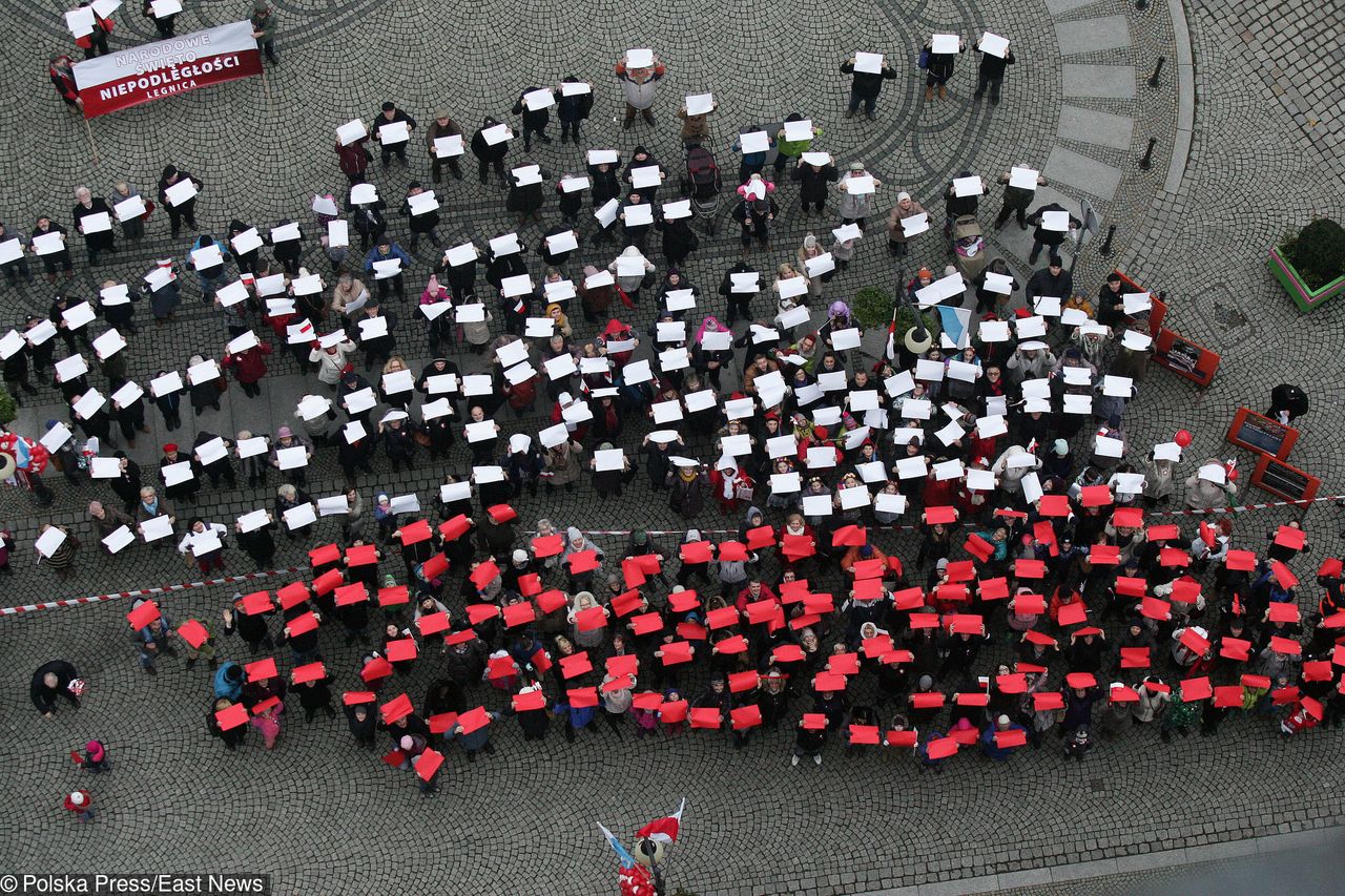 Marsz Niepodległości na błoniach Stadionu Narodowego. Jesteśmy na miejscu