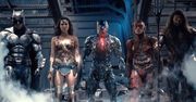 "Ładnie pachniesz", słyszy Superman. Ale od całej "Ligi Sprawiedliwości" czuć naftaliną [RECENZJA]