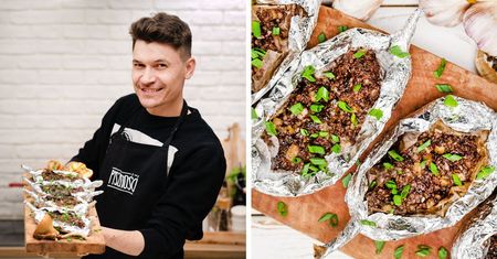 Kaszanka z grilla z jabłkiem i śliwkami. Bliscy krzywili się, dopóki nie spróbowali