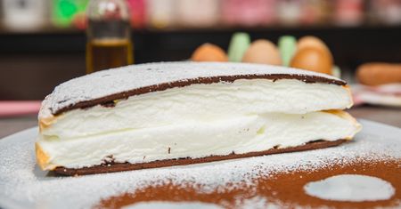 Puszysty deser bez piekarnika. Potrzebujesz tylko trzech składników