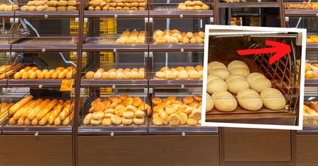 Na półce z bułkami w Biedronce ukryta jest dźwignia. Niemal nikt o niej nie wie, a ułatwia zakupy