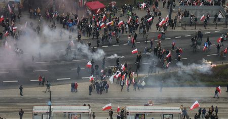 Incydenty na Marszu Niepodległości. Samochód stanął w ogniu