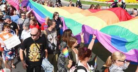 Przeciwnicy Marszu Równości spotykają się przed kościołem. Proboszcz się obawia