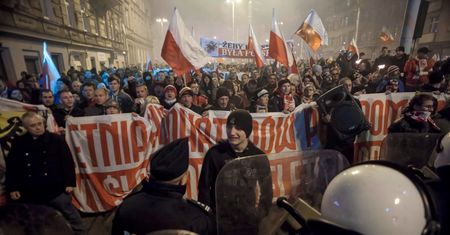Policja prosi o pomoc. Szuka uczestników marszu narodowców