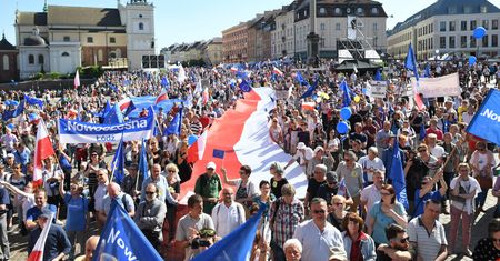 Policja chce uchylenia immunitetu dwóm posłom PO. Podczas Marszu Wolności odpalili race