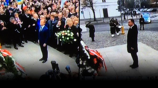 Donald Tusk i Andrzej Duda pod pomnikiem Józefa Piłsudskiego