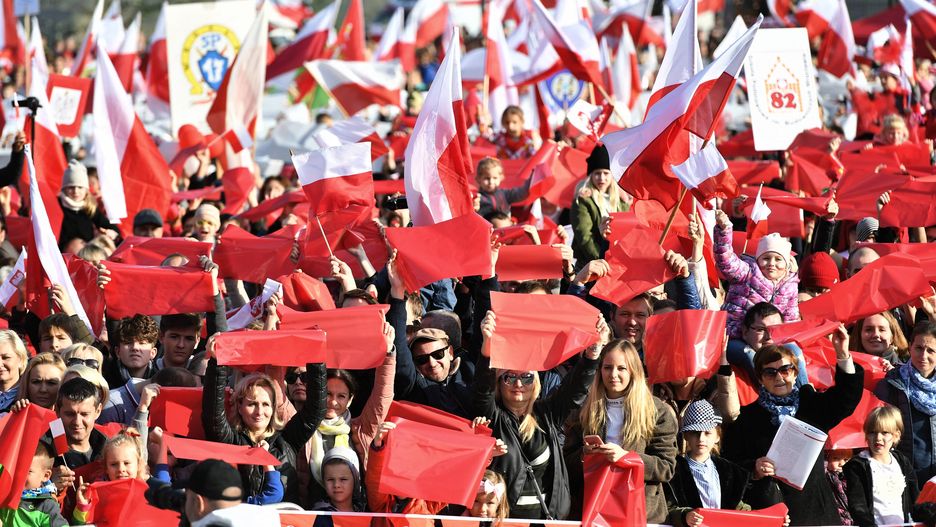 W południe we Wrocławiu przeszła Radosna Parada Niepodległości