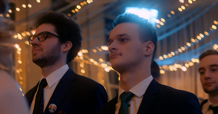 Pierwsza taka studniówka w Polsce. Maturzyści zatańczyli "Poloneza Równości"