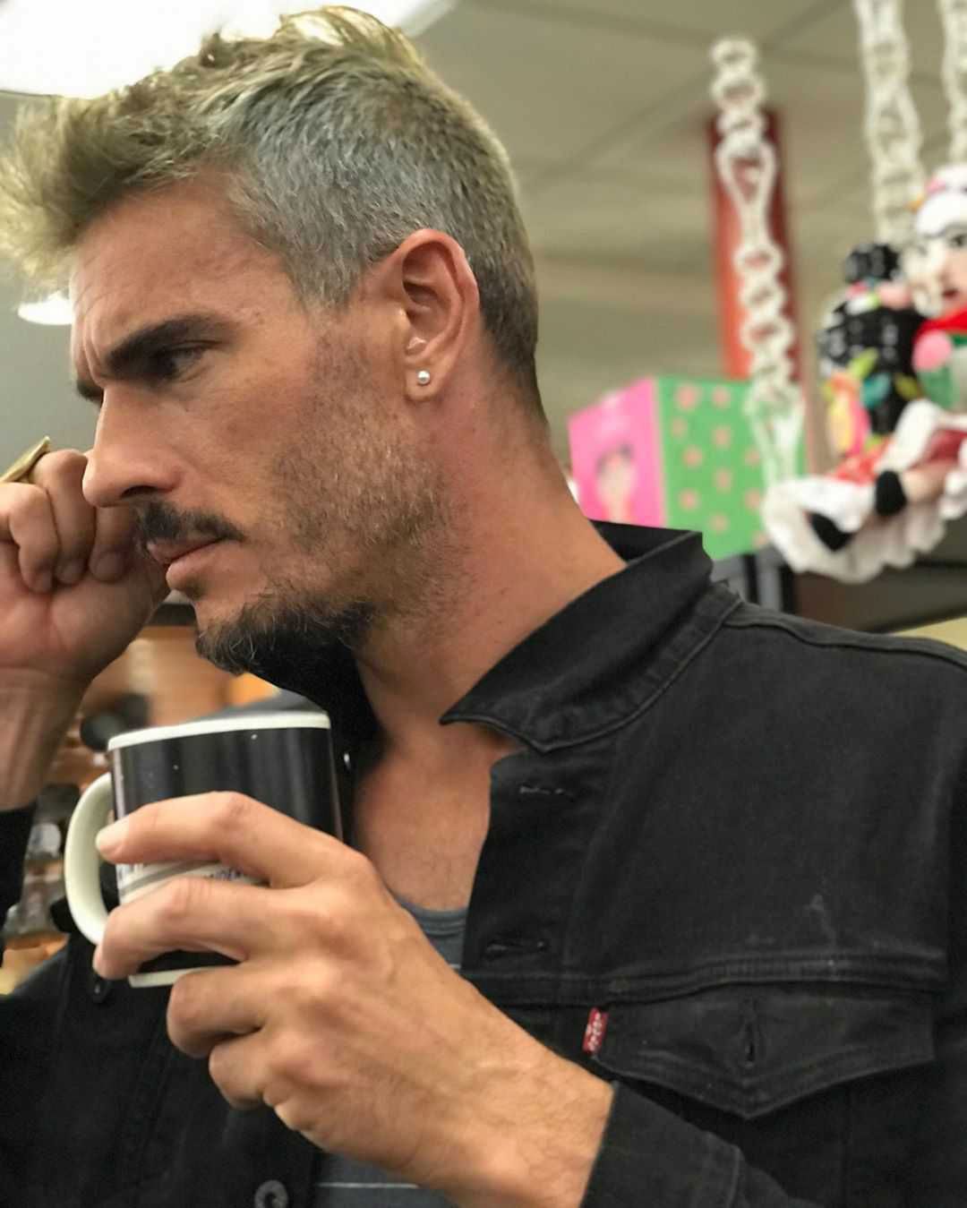Josh Kloss pracował w teledysku Katy Perry