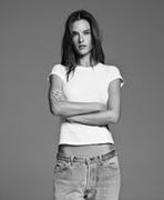 Alessandra Ambrosio w kampanii Re/Done i Hanes