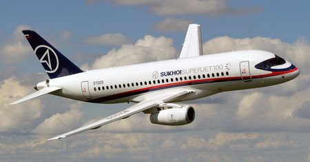 Kłopoty SSJ-100 trwają. Spada produkcja rosyjskiego samolotu