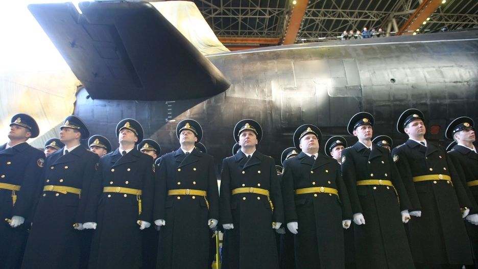 Rosyjscy marynarze, członkowie załogi nuklearnego okrętu podwodnego 