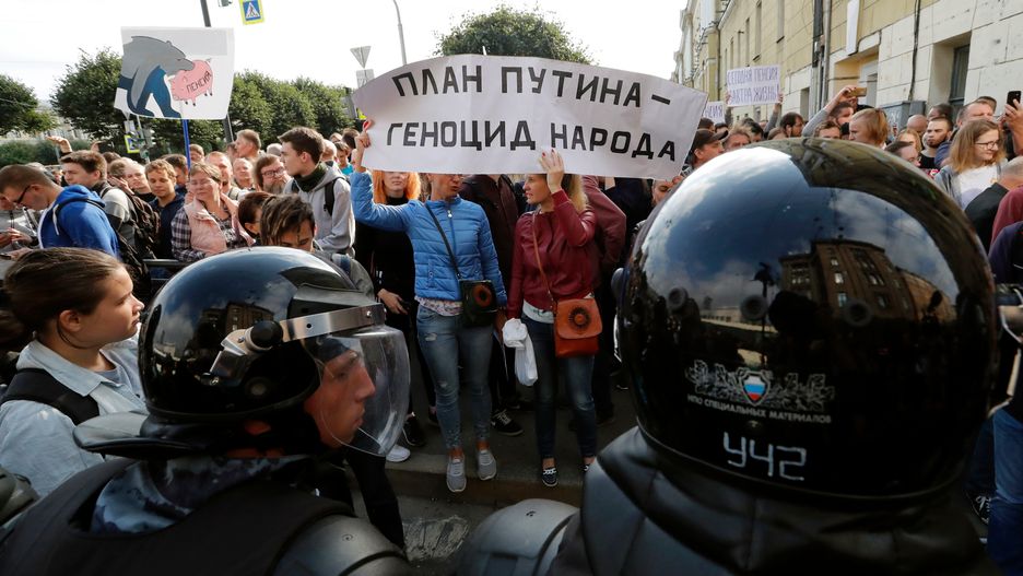 "Plan Putina, to ludobójstwo narodu" - pod takim hasłem protestowali przeciwnicy podniesienia wieku emerytalnego w Rosji