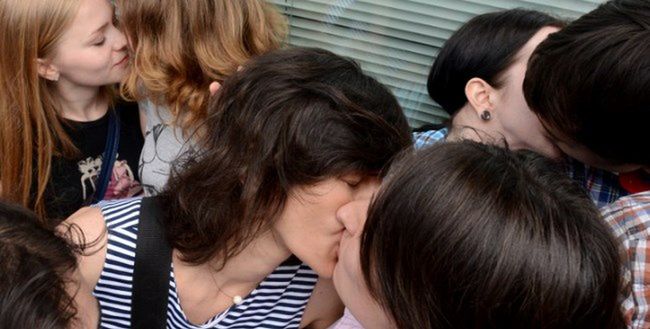Rosjanie zachwyceni "walką z gejami"