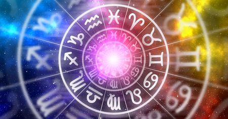 Horoskop miesięczny na grudzień dla wszystkich znaków zodiaku. Sprawdź, co czeka cię w tym miesiącu