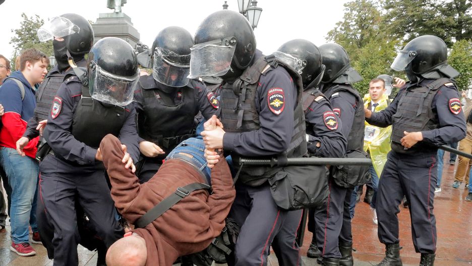 Moskwa. Blisko 400 osób zostało zatrzymanych podczas sobotnich protestów w stolicy 