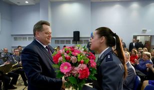 Będziesz kwiatki brała. Przymusowy Dzień Kobiet w podlaskiej policji