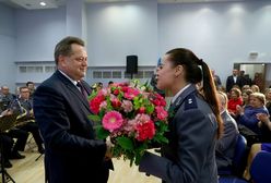 Będziesz kwiatki brała. Przymusowy Dzień Kobiet w podlaskiej policji