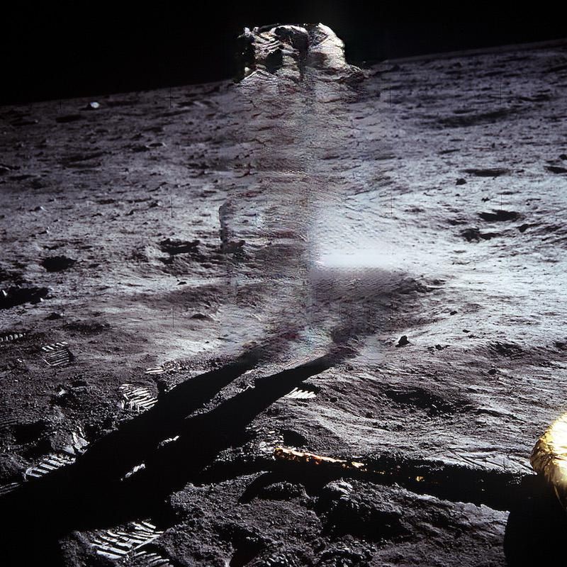 Buzz Aldrin był na Księżycu - pozostał tylko jego cień i rozmazane tło