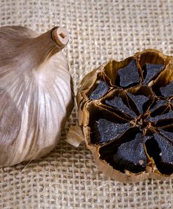 Superfood w kolorze czarnym, czyli dlaczego zamienić biały czosnek na fermentowany