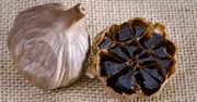 Superfood w kolorze czarnym, czyli dlaczego zamienić biały czosnek na fermentowany