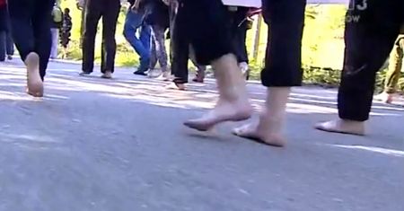 Szli boso do Morskiego Oka w proteście przeciwko wykorzystywaniu koni