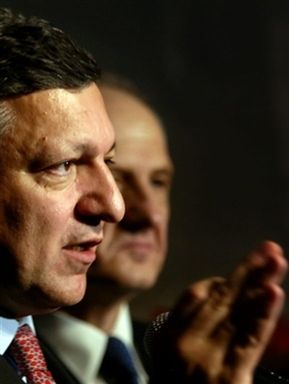 Barroso wzywa przywódców Kosowa i Serbii do przyjęcia kompromisu