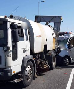 A4. Korek na 10 km. Zderzenie busa i pojazdu obsługi autostrady