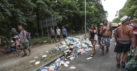 Festiwal Pol'and'Rock zakończony, a śmieci wciąż leżą. WOŚP wyjaśnia