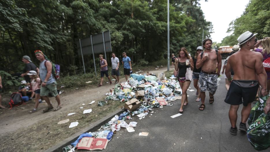 Kostrzyn nad Odrą. Pol'and'Rock Festival zakończył się 3 sierpnia. Tony śmieci pozostały na terenie imprezy.