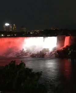 Wodospad Niagara w polskich barwach. Specjalne oświetlenie z okazji 100. rocznicy odzyskania niepodległości