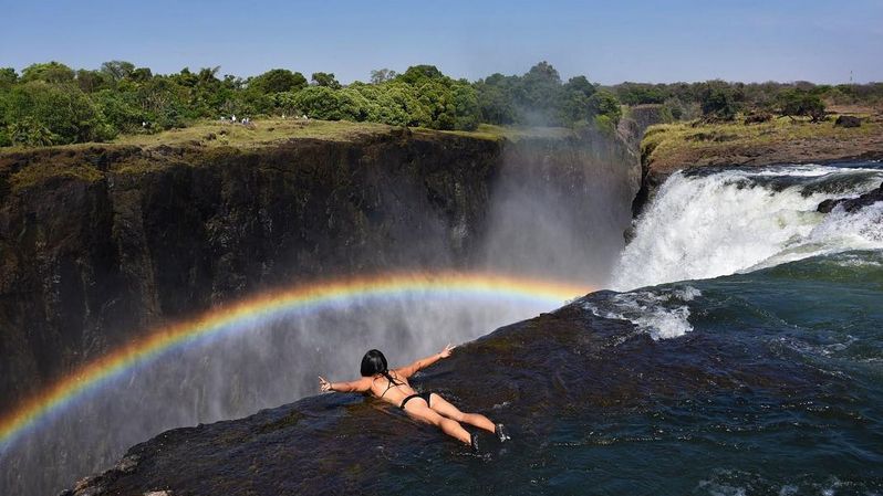 "Devil's Pool" kusi coraz więcej turystów.