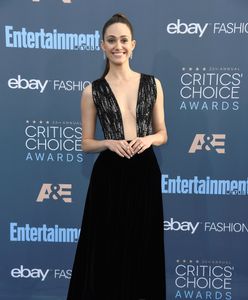 Emmy Rossum zawstydziła wszystkich. Co za dekolt!