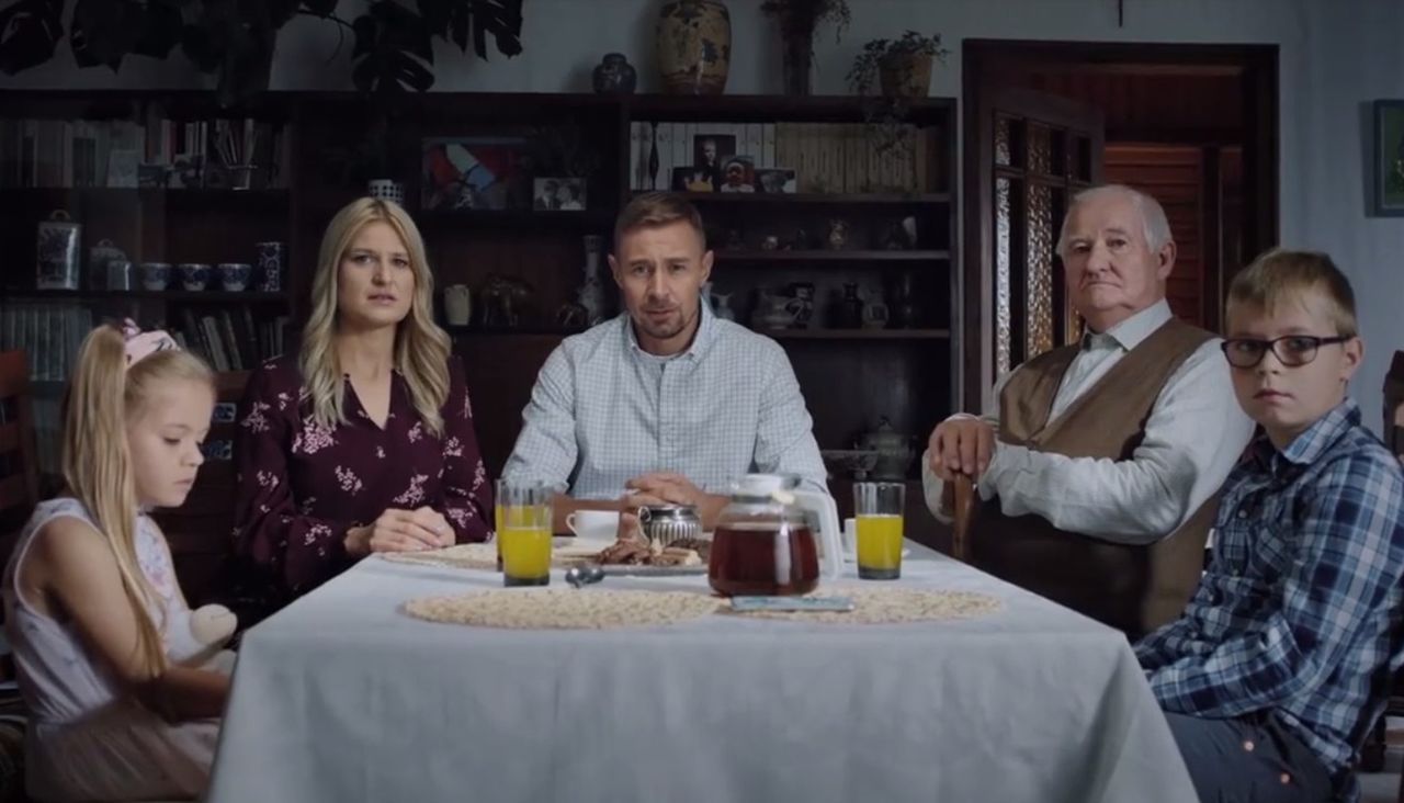 Wybory parlamentarne 2019. Premier reaguje na spot KO. Chce spotkać się z rodziną, która wystąpiła w filmie