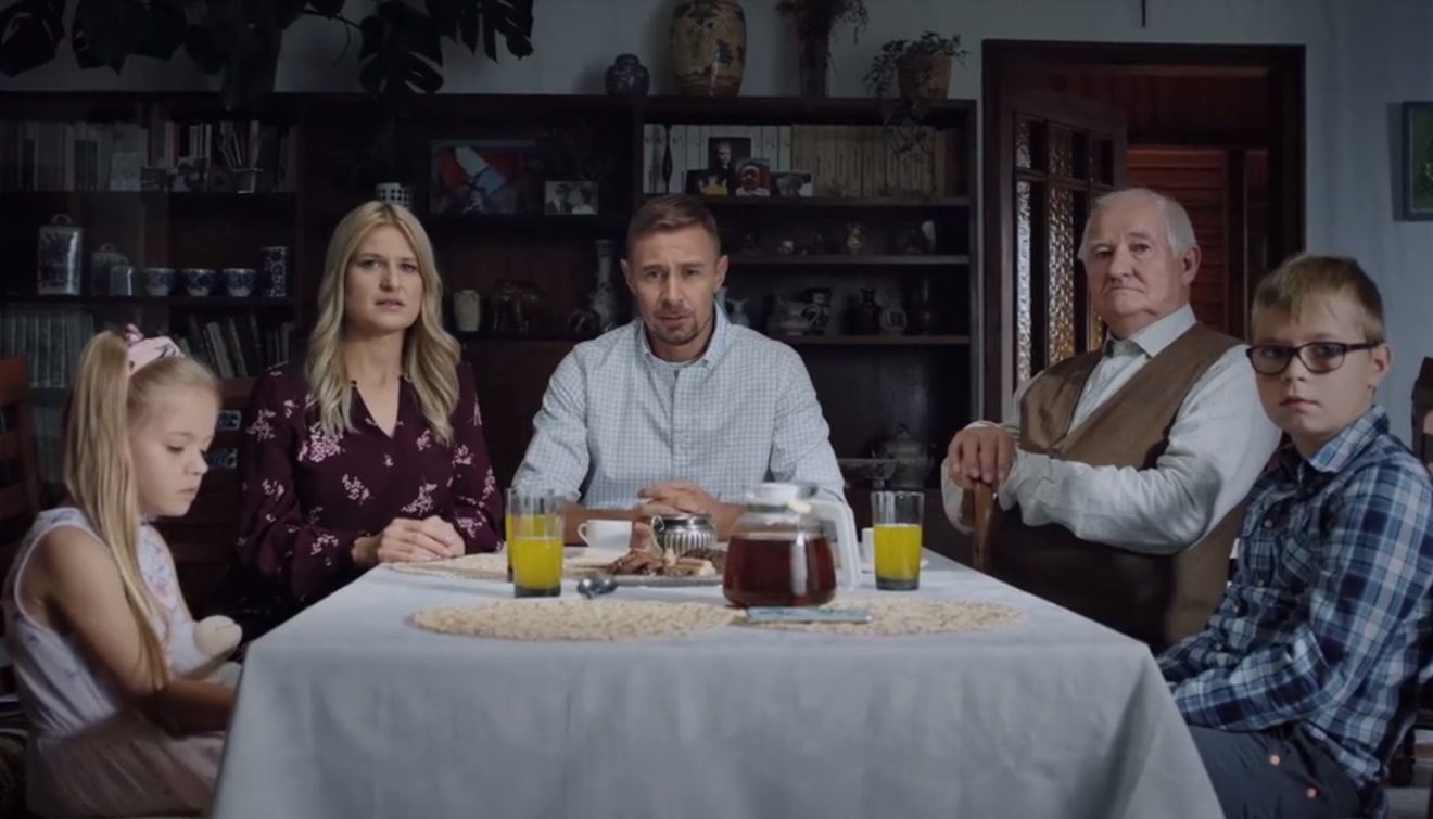 Wybory parlamentarne 2019. Premier reaguje na spot KO. Chce spotkać się z rodziną, która wystąpiła w filmie 