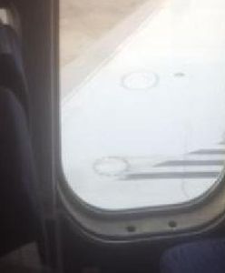Panika na pokładzie. Drzwi samolotu wypadły podczas lądowania