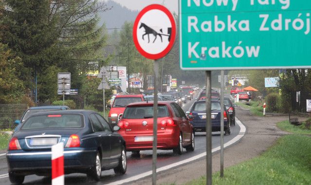 Na zakopiance ruch wahadłowy. Most grozi zawaleniem