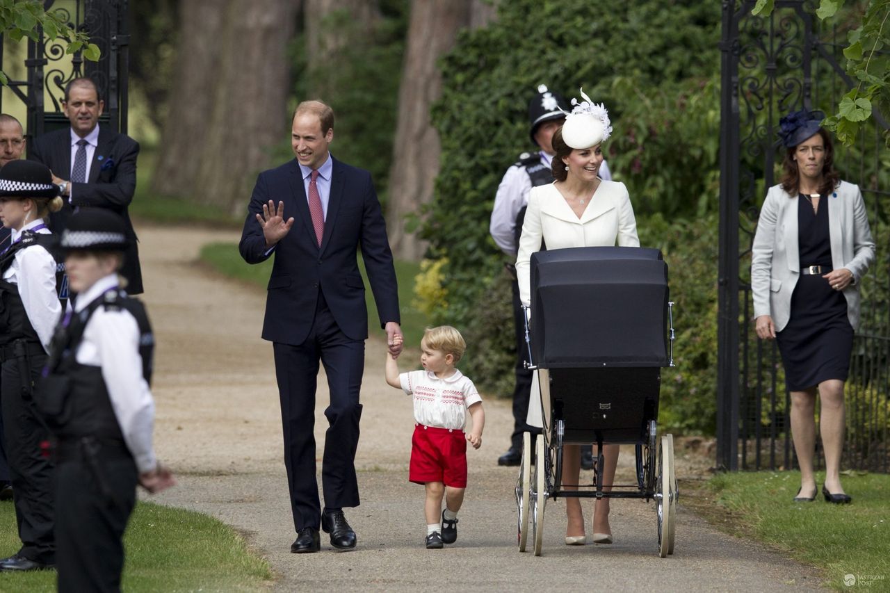 Chrzest księżniczki Charlotte. Na zdj. księżna Kate z córką, książę William z synem, księciem George'em