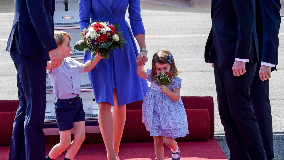 Księżczniczka i książę rozczulają na każdym kroku.